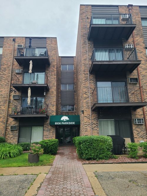 apt-305-8936 N Parkside Ave, Des Plaines, IL, 60016-5520 | Card Image
