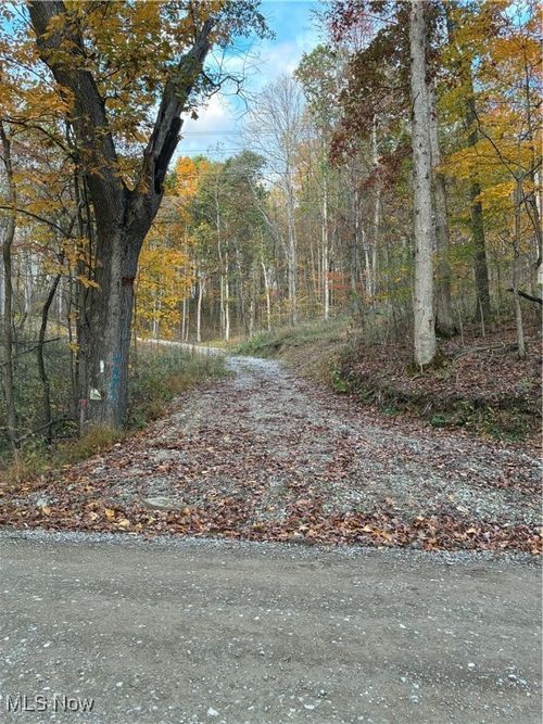 4277 Twin Sisters Rd, Cambridge, OH, 43725-8202 | Card Image