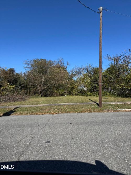 109 E Pine St, Goldsboro, NC, 27530-4814 | Card Image