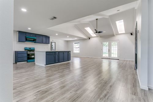 933 Charleston Ct, Bedford, TX, 76022-7664 | Card Image