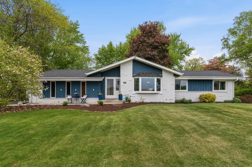 11311 N Saint James Ln, Mequon, WI, 53092-3046 | Card Image