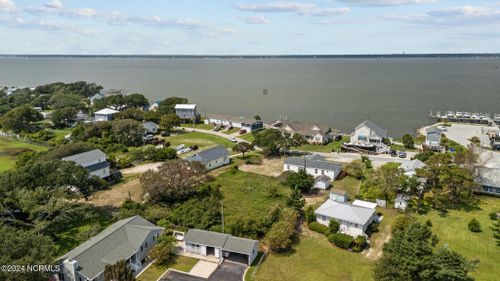 189 Shore Drive, Salter Path, NC, 28575 | Card Image