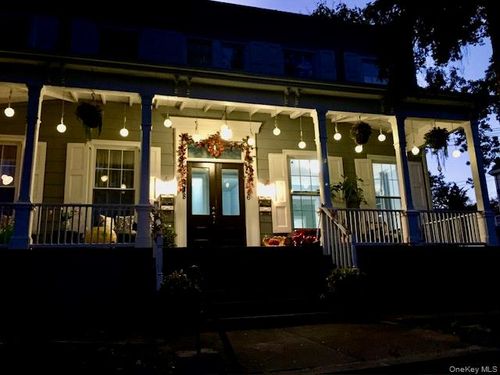 6-6 Jefferson St, Port Washington, NY, 11050-3206 | Card Image