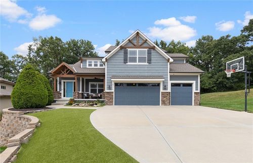 9778 Apple Blossom Ln, Parkville, MO, 64152-3110 | Card Image