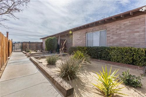 15521 4th St, Victorville, CA, 92395-3117 | Card Image