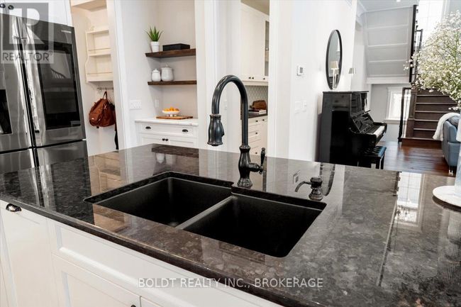 1107 Balfour St, House other with 6 bedrooms, 4 bathrooms and 6 parking in Fenwick ON | Image 13