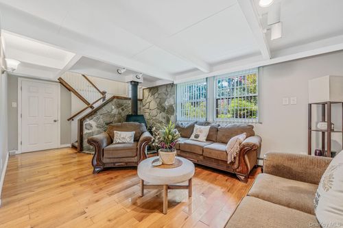 27 Split Cedar Dr, Islandia, NY, 11749-1612 | Card Image