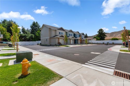 e2-1030 Finch Lane, Wenatchee, WA, 98801 | Card Image