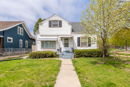 9200 W Swan Cir, Milwaukee, WI, 53225-2721 | Card Image