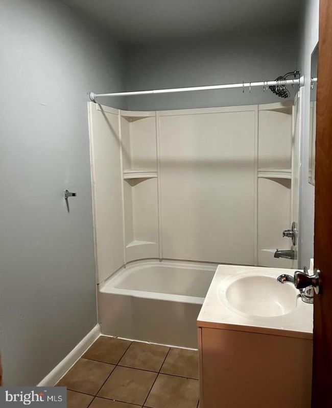 14 Mayers Ct, Townhouse with 2 bedrooms, 1 bathrooms and null parking in Trenton NJ | Image 7