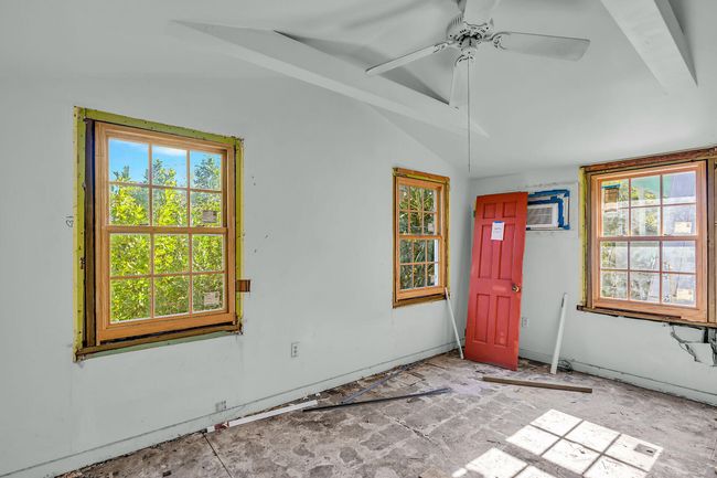 Upper Unit | Image 17