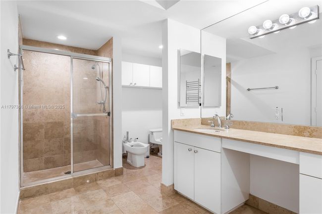 APT-1008 - 4779 Collins Ave, Condo with 3 bedrooms, 2 bathrooms and null parking in Miami Beach FL | Image 7