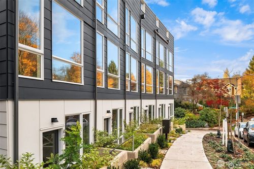 633 13th Ave E, Seattle, WA, 98102-5117 | Card Image