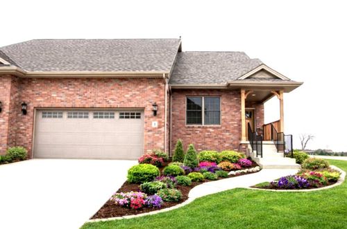 1 Saint Ivans Cir, Bloomington, IL, 61705-9404 | Card Image