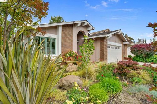 5001 Saint Garrett Ct, Concord, CA, 94521-3619 | Card Image