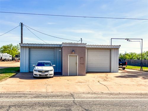 704 N 1st St E, Haskell, TX, 79521 | Card Image