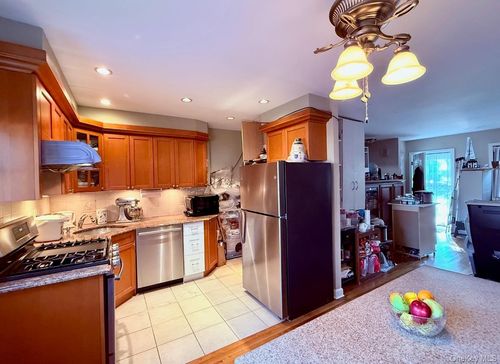 25 Bayside Ln, Flushing, NY, 11358-1134 | Card Image