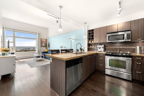 302-709 12th St, New Westminster, BC, V3M4J7 | Card Image