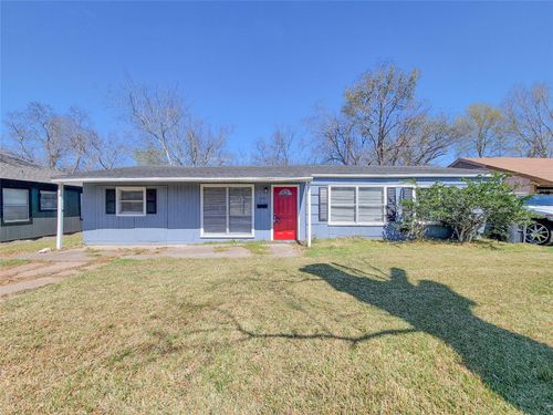 5835 Kenilwood Dr, Houston, TX, 77033-2107 | Card Image