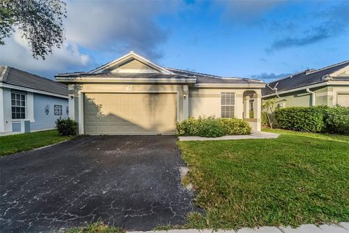 2675 Arborwood Rd, Davie, FL, 33328-6910 | Card Image