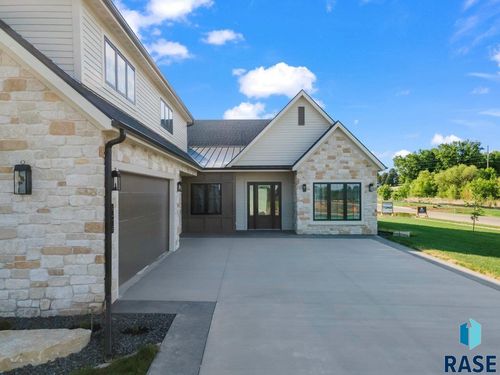 3416 E Bronze Ln, Sioux Falls, SD, 57104 | Card Image