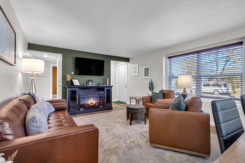 1744 13th Ave, GREEN BAY, WI, 54304-3717 | Card Image