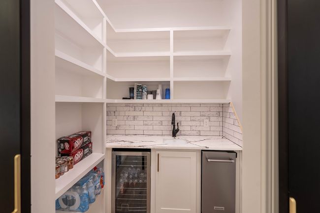6300 Sister Crk, House other with 4 bedrooms, 5 bathrooms and 4 parking in Midland TX | Image 6