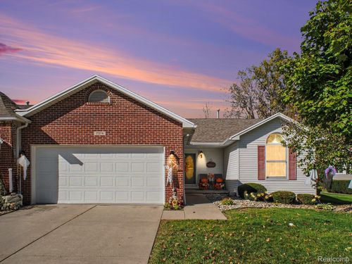 7374 Cross Creek Dr, Swartz Creek, MI, 48473-1714 | Card Image