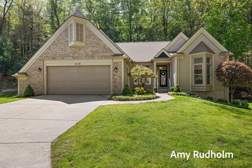 1995 W Glen Ct, Norton Shores, MI, 49441-4582 | Card Image