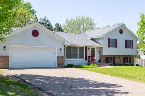 1377 Parkview Dr, New Richmond, WI, 54017-2351 | Card Image