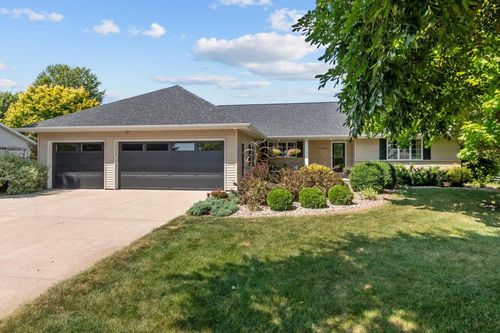 W7054 Bluebluff Way, Greenville, WI, 54942 | Card Image