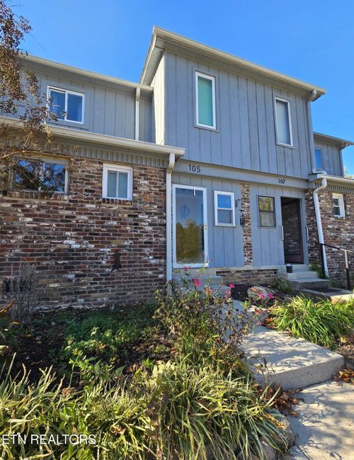 105 Hampshire Cir, Oak Ridge, TN, 37830-7607 | Card Image