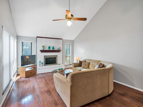 13833 Hollowgreen Dr, Houston, TX, 77082-1803 | Card Image