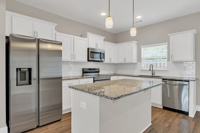 Island w/breakfast bar + granite countertops | Image 9