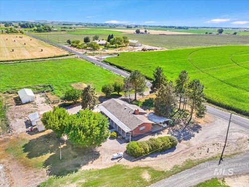 1466 S 1800 E, Gooding, ID, 83330-5035 | Card Image