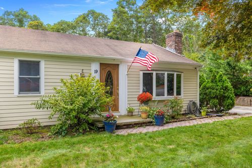 19 Essex Rd, Mashpee, MA, 02649-2270 | Card Image