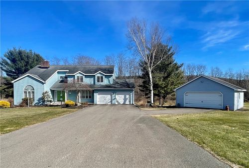 124 Cassie Dr, Norwich, NY, 13815-3327 | Card Image