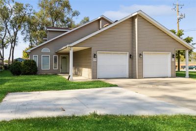 2208 69th Street, Home with 5 bedrooms, 2 bathrooms and null parking in Windsor Heights IA | Image 1