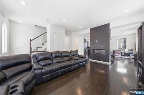 62 Roosevelt Dr, Wood Ridge, NJ, 07075-2501 | Card Image