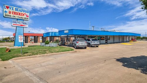 313 Castle Dr, Garland, TX, 75040-5113 | Card Image