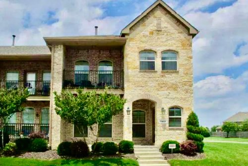 1404 Arapaho Dr, Carrollton, TX, 75010-3304 | Card Image
