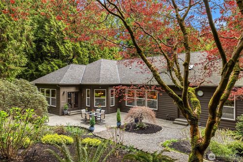 8387 Ne Sumanee Pl, Bainbridge Island, WA, 98110-4505 | Card Image