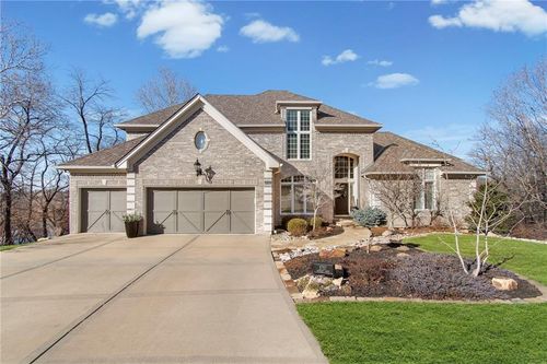 5757 Nw Hickory Ct, Parkville, MO, 64152-6137 | Card Image