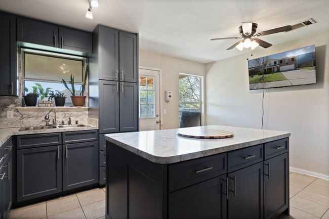8808 Sagebrush Trl, House other with 4 bedrooms, 3 bathrooms and null parking in Cross Roads TX | Image 9