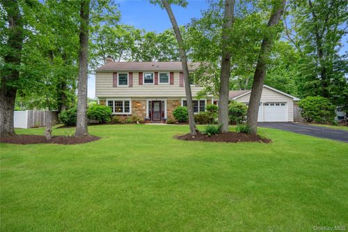 3 Palfrey St, Stony Brook, NY, 11790-2611 | Card Image
