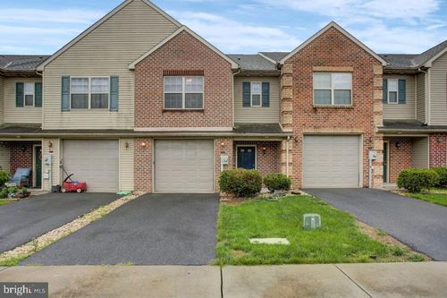 213 Merriweather Dr, CHAMBERSBURG, PA, 17201-8786 | Card Image