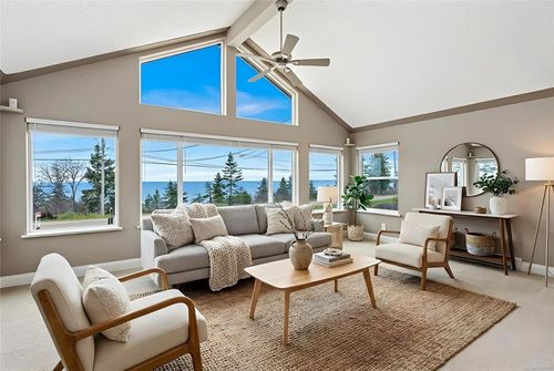 321 Wireless Rd, Comox, BC, V9M3T7 | Card Image