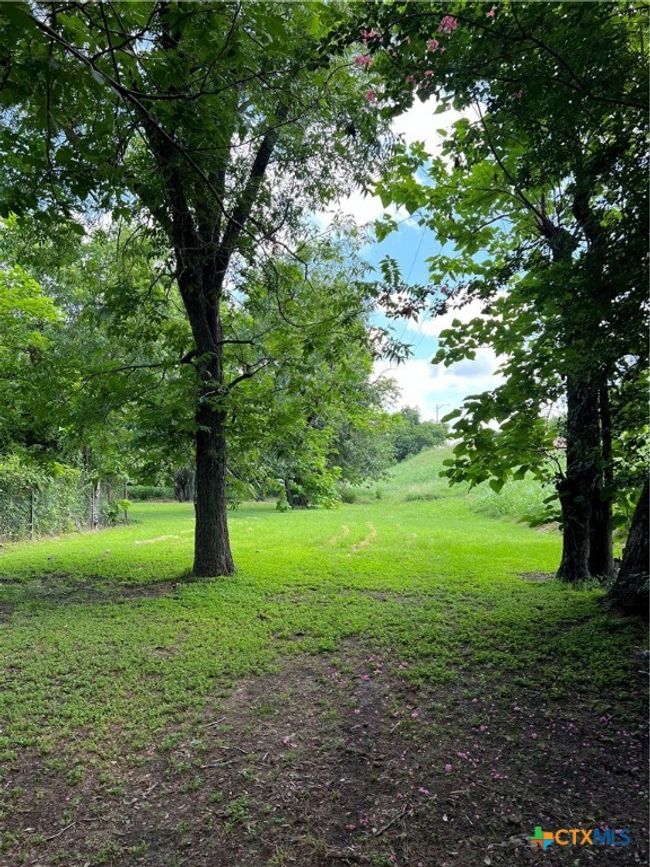 109 W Crockett St, House other with 4 bedrooms, 2 bathrooms and null parking in Giddings TX | Image 21