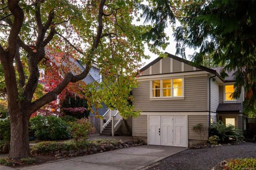 1692 Chandler Ave, Victoria, BC, V8S1N6 | Card Image