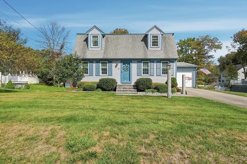 35 Orchard St, Amesbury, MA, 01913-1520 | Card Image